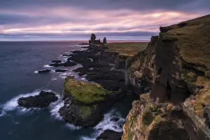 Basalt Rock Drucke: Basalt rock Londrangar, cliff, Hellnar