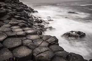 Atlantic Ocean Waves Drucke: Basaltic rocks on the shore with waves