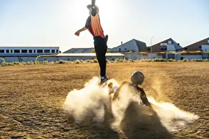 Dusty Baseball Field Drucke: Baseball players engaging in a dynamic game