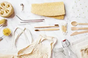 Eco Friendly Cosmetics Drucke: Basic zero waste set for bathing on light marble background