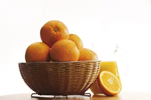 Orange Juice Nutrition Drucke: Basket of oranges