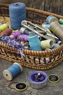 Fragrant Plants Drucke: Basket with spools of thread and buttons and fresh lavender