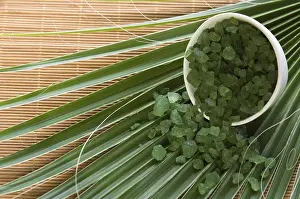 Bathroom Accessories Drucke: Bath salt and palm leaf