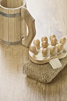 Drucke von Badetuch und Massager mit Schale Schwämme Drucke: Bademantelschwamm und Massager mit Schale
