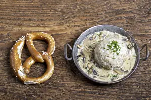 German Food Photography Drucke: Bavarian bread dumpling with sauce