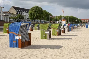 Deserted German Beaches Drucke: Empty beach chairs on the sandy beach