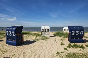North Sea Shoreline Drucke: Beach chairs on the sandy beach