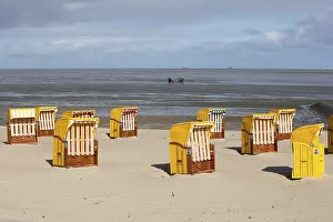 Sandy Ocean Beach Europe Drucke: Beach chairs on sandy beach, at back mudflat strollers