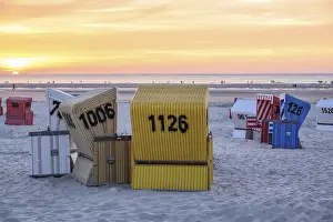 Northern Germany Coastal Landscape Drucke: Beach chairs at sunset on the beach