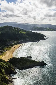 Drucke von Strand und Klippen, Playa de Laga, Ibarranguelua, in der Nähe von Bilbao, Provinz Bizkaia, Baskenland, Nordspanien Bilbao Drucke: Strand und Klippen, Playa de Laga.
