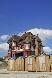 European Beach Houses Drucke: Beach huts in front of a typical Normandy house