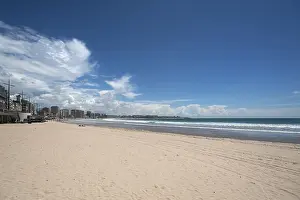 Deserted European Beaches Drucke: Beach of Les Sables-d'Olonne