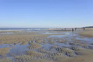 German Coastal Scene Drucke: Beach at low tide with wave-like pattern