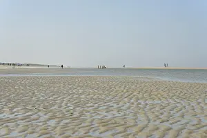 Juist Island Landscape Drucke: Beach at low tide with wave-like structure