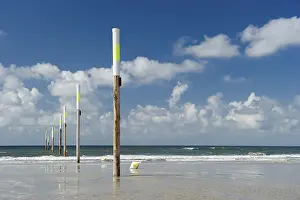 Nordfriesland Shoreline Drucke: Beach and marker posts against the sky