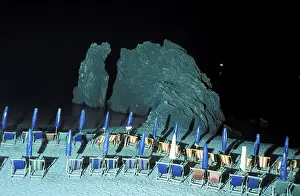 Illuminated Rock Formation Drucke: Beach at night