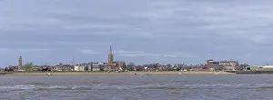 European Beach Scene Drucke: Beach, Old Lighthouse, High Lighthouse