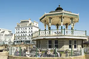 Famous Place To Visit In Britain Drucke: Beach pavilion on the Brighton seafront
