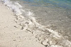 Seashell Images Drucke: Beach sand and wave