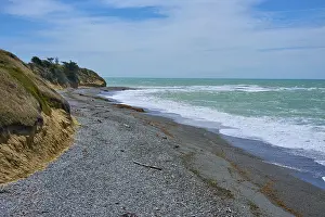 Cloudy Sky Coastal Scene Drucke: Beach with steep cliffs, sea and cloudy sky