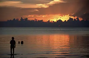 Tropical Beach Sunset Drucke: Beach sunset clouds