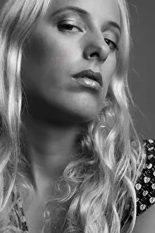 Caucasian Ethnicity Female Model Drucke: Beautiful blond model in the studio