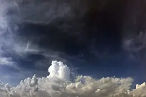 Nice Weather Conditions Drucke: Beautiful blue sky with clouds background