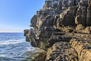 Weathered Rock Formations Drucke: Beautiful cliffs and rock formations in Peniche