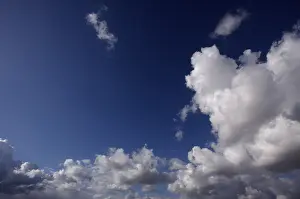 Uninhabited Landscapes Drucke: Beautiful clouds on a deep blue sky