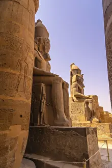 Luxor Temple Interior Drucke: Beautiful interior with its columns in one of the most beautiful temples in Egypt