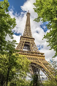 France Tourist Attractions Drucke: Beautiful scenes around eiffel tower in paris