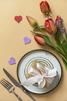 View From Above Table Setting Drucke: Beautiful table setting with gift box