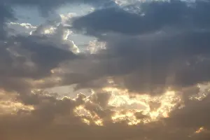 Morning Sunlight Photography Drucke: Beautifully dramatic sunrise or sunset with clouds