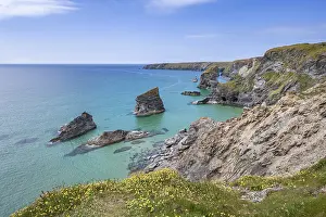 Steep Rock Face UK Drucke: Bedruthan Steps cliff formation