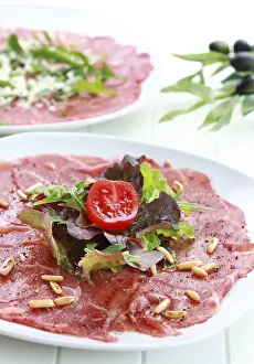 Rucola Salad Drucke: Beef carpaccio with rucola and pine nuts