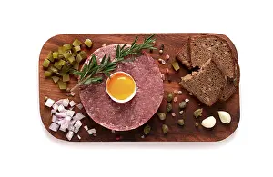 Classic Steak Tartare Drucke: Beef tartare, with egg, capers