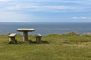 Deserted Bench In Nature Drucke: Bench and table, viewpoint on Bovbjerg cliffs