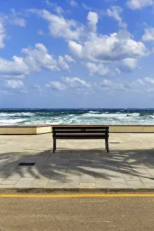 Spanish Coastal Scenery Drucke: Empty bench with view of the surf