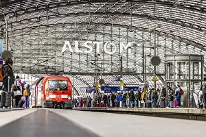 Urban Architecture Germany Drucke: Berlin Central Station by train