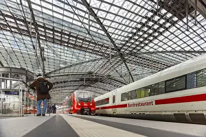 Urban Cityscape View Drucke: Berlin Central Station by train