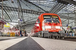 Railway Station Architecture Drucke: Berlin Central Station by train