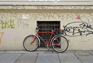 Cycling In Europe Drucke: Bicycle in front of graffiti covered wall