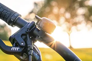 Southern Germany Cycling Drucke: Bicycle handlebars with bell in the sunset