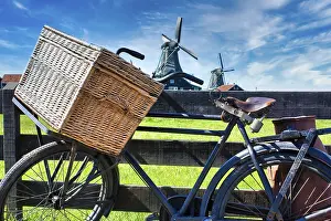 Benelux Tourist Attraction Drucke: Bicycle with windmill and blue sky background