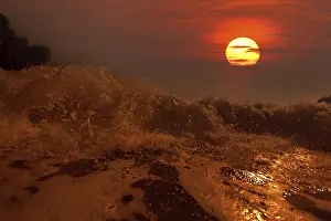 No People Beach Scene Drucke: Big wave front with bubbles and splashes at sunset