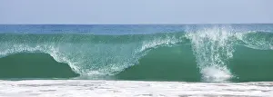 Empty Beach Scene Drucke: Big wave in ocean