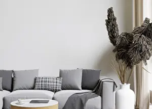 Drucke von Großer weißer Wohnraum. Innendesign, dunkelgraue Couch, Holztisch, Teppichwand für Mockup und Kopierspielraum Minimalistische Kunstwerke Drucke: Großer weißer Wohnzimmer. Innenarchitektur
