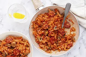 Spicy Meat Stew Drucke: Bigos, Polish dish bigos, on the table