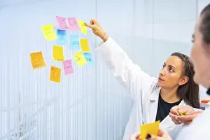 Laboratory Scientist Drucke: Biologist pointing a note during a creative research process in a laboratory