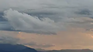 Cloudy Mountainous Landscape Drucke: Birds against a dramatic sky with clouds and distant mountains